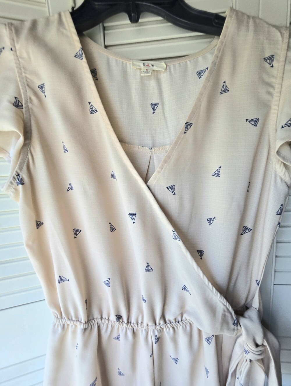 E & M Beige Sailboat Printed Faux Wrap Romper Nautical Coastal Size Small NWOT - Picture 4 of 5